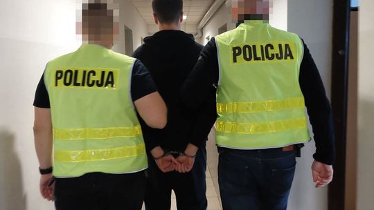 Złapali go w oknie. Kryminalni zatrzymali 23-latka ściganego listem gończym