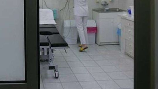 Źle go leczyli w szpitalu, a potem amputowali mu nogę. Dostanie 200 tys. zł zadośćuczynienia