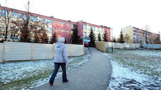 Zlikwidowali boisko, zbudują dom seniora obok szkoły. Niektórzy mieszkańcy zaskoczeni