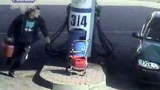 Złodzieje paliwa w Lublinie. Kradzieże ze stacji przy ul. Mełgiewskiej i Turystycznej (wideo)