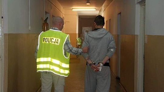 Złodzieje podczas ucieczki porzucili niemowlę. Tata wrócił do sklepu