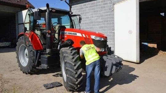 Złodzieje przejechali się na ciągnikach
