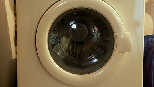 Złodzieje ukradli pralkę kobiecie, która się przeprowadzała