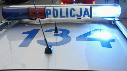 Złodzieje wybiegli z Galerii Olimp z torbami ubrań, wpadli na policjantów