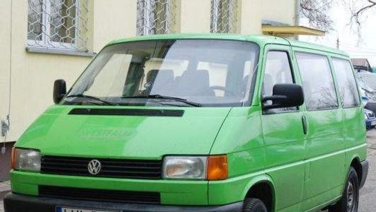 Złodzieje zdemontowali lusterko i kierunkowskazy z busa. Grozi im 5 lat więzienia