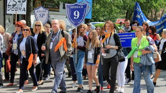 Zlot szkół sienkiewiczowskich w Puławach. Przyjechali z całego kraju