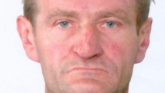 Zmarł w komórce. Kto to jest?