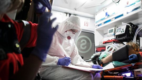 Zmarło troje pacjentów zakażonych koronawirusem. Dwoje w Łęcznej, jedna w Biłgoraju