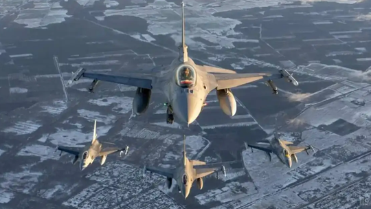 Zmasowany atak na Ukrainę. Wojsko poderwało myśliwce