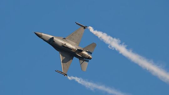 Zmasowany atak Rosji. Polska znów podrywa myśliwce. Rakiety spadały przy naszej granicy