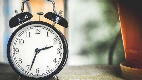 Zmiana czasu 2019. Kiedy jest zmiana czasu na zimowy? Pośpimy godzinę dłużej