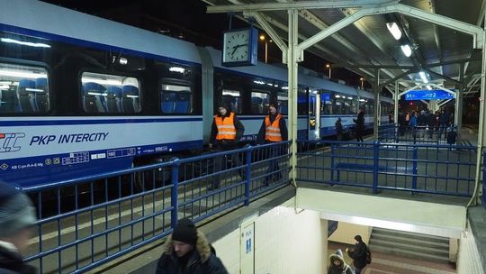 Zmiana czasu z zimowego na letni 2019. Jak przestawić zegarek, jak kursują pociągi?