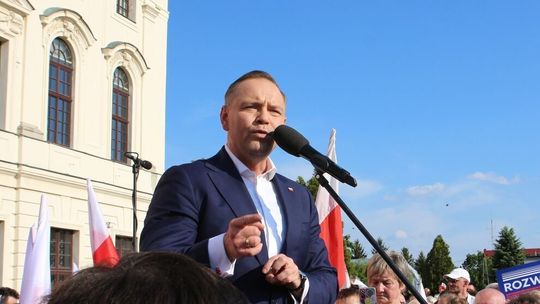 Zmiana lidera w late poll: Karol Nawrocki - 50,7 proc., Rafał Trzaskowski - 49,3 proc.