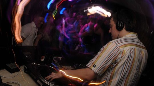 Zmiana obostrzeń. Zjesz popcorn w kinie, pójdziesz na dyskotekę