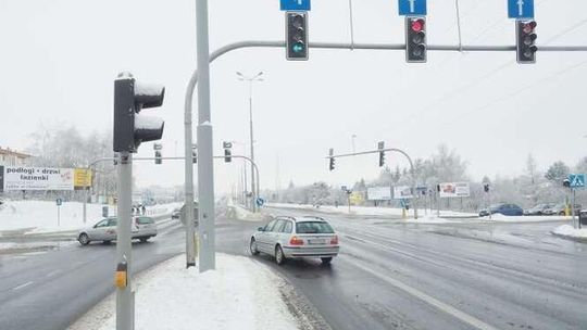 Zmiany na skrzyżowaniu z ul. Jana Pawła II. Kilka sekund więcej na przejazd