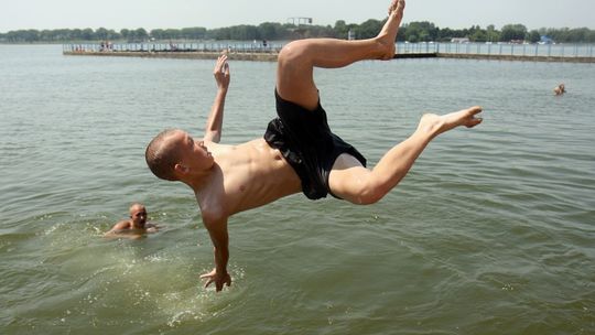 Zmiany nad zalewem. Więcej frytek na Marinie, mniej śmieci na Wrotkowie