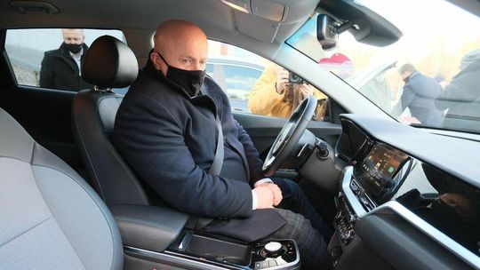 Zmiany u marszałka. Służbowym samochodem można też prywatnie