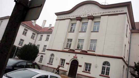 Zmiany w Czartorychu: Będzie remont, uczniowie dostaną karty