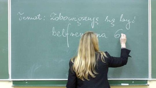 Zmiany w Karcie Nauczyciela: Mniej biurokracji i nagrody. Nauczyciele się cieszą 