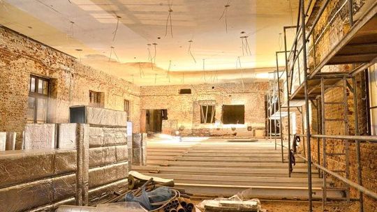 Zmieniają halę w ośrodek kultury. Remont się przedłuża