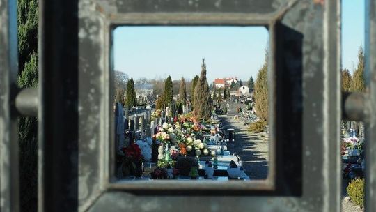 Znacząco wyższe opłaty na cmentarzu. "Wzrost jest na poziomie 20-30 proc."