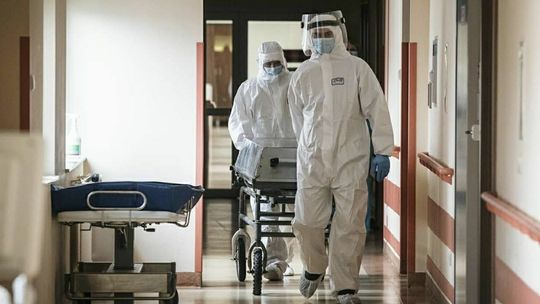 Znaczny wzrost umieralności w Polsce. Najczęstsze przyczyny śmierci w 2020 roku