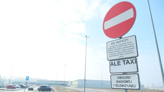 Znaki na lotnisku ustawione bezprawnie. A mandaty się sypały 