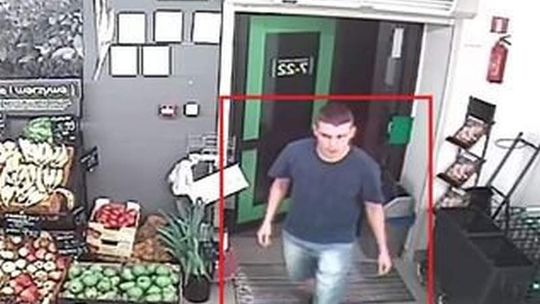 Znalazł portfel z pieniędzmi, zrobił sobie zakupy. Właścicielka była w sklepie
