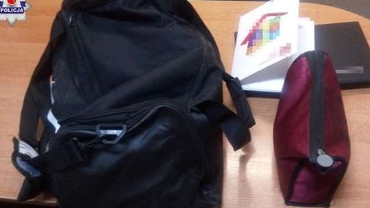 Znalazł torbę z laptopem i oddał ją policjantom. Zguba już u właściciela