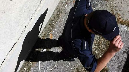 Znalazł torebkę i zaniósł na komendę. Pieniądze wziął sobie policjant