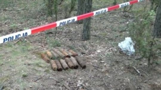 Znalazł w lesie pociski artyleryjskie