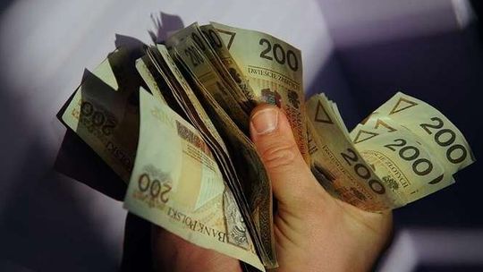 Znalazła 4 tys. zł i zaniosła na policję