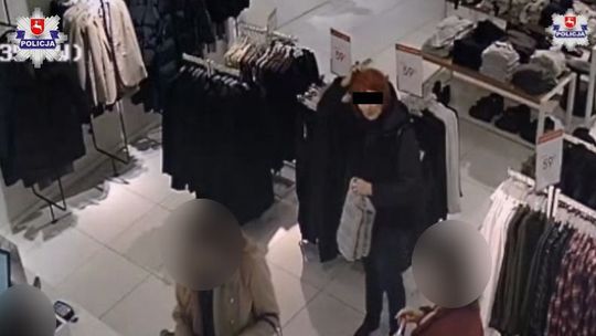Znalazła kartę płatniczą, poszła na zakupy do galerii. Teraz ma problemy