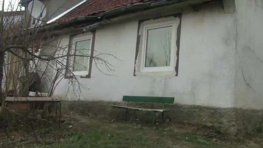 Znaleziono ciało kobiety zawinięte w dywan. Morderca wynajmował u niej pokój