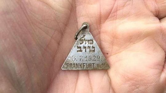 Znaleźli zawieszkę na terenie byłego obozu w Sobiborze. Wiadomo do kogo należała