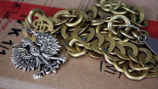 Znany prokurator przed sądem. Miał podrabiać podpisy. Śledczych zawiadomił jego brat