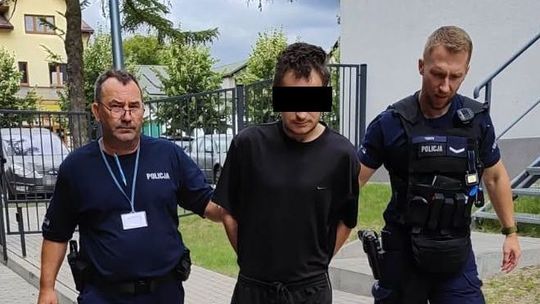 Znęcał się nad rodziną. Podpalił nawet łóżko, na którym spał ojciec