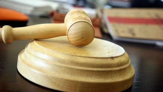 Znęcał się nad żoną i... dostał 35 tys. zł odszkodowania