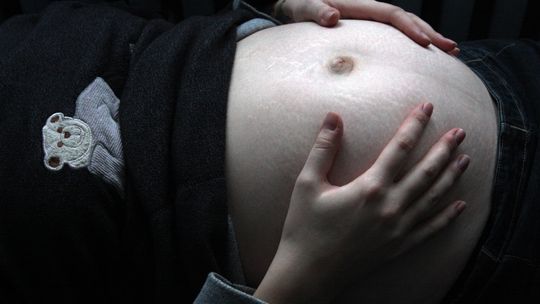 Znieczulenie „złotym standardem” przy porodzie? Nie wszędzie i nie dla wszystkich