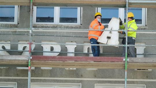 Zniknął napis ze szpitala przy ul. Jaczewskiego w Lublinie. Wisiał tu 56 lat [zdjęcia]