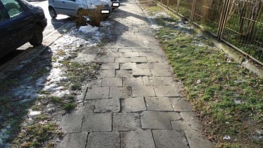 Zniszczone chodniki w centrum Lublina