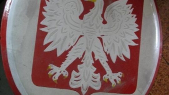 Zniszczył godło, bo pokłócił się z dziewczyną