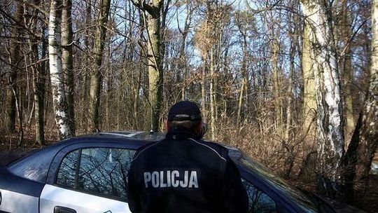 Zniszczył radiowóz wiadrem, bo pomogli mu policjanci