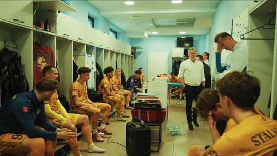 Znowu głośno o Stali Kraśnik. Trener rzucał mięsem w przerwie meczu