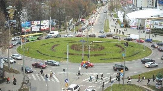Znowu utrudnienia. Drogowcy prawie całkiem zamkną rondo przy Leclercu
