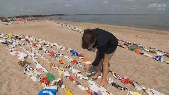 Zobacz najdłuższy na świecie łańcuch z torebek (wideo)