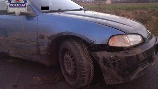 Zobaczył auto w rowie, chciał pomóc. Został pobity