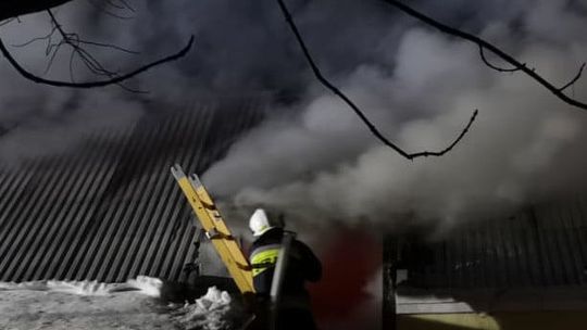 Zobaczyła, że dom sąsiadów płonie. Uratowała im życie