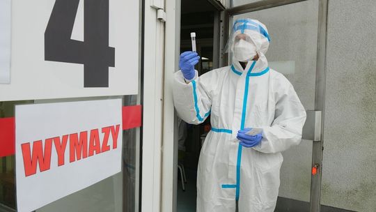 Żołnierz WOT z Dęblina: Zdarza się, że podczas wymazu pacjenci wymiotują