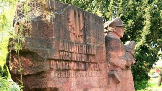 Żołnierze do skansenu? Kto zabierze pomnik z Puław?